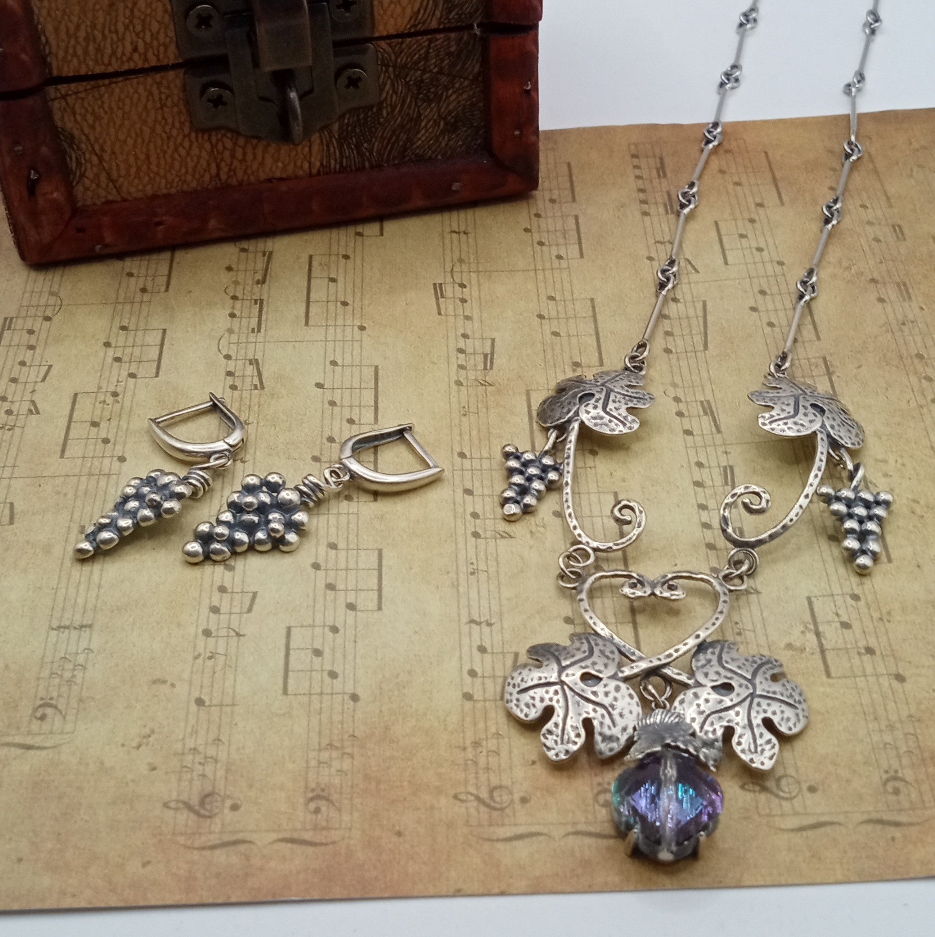 Vineyard Wedding Jewelry Set: Vintage Grape Necklace stamp; Earrings in S925 Silver
