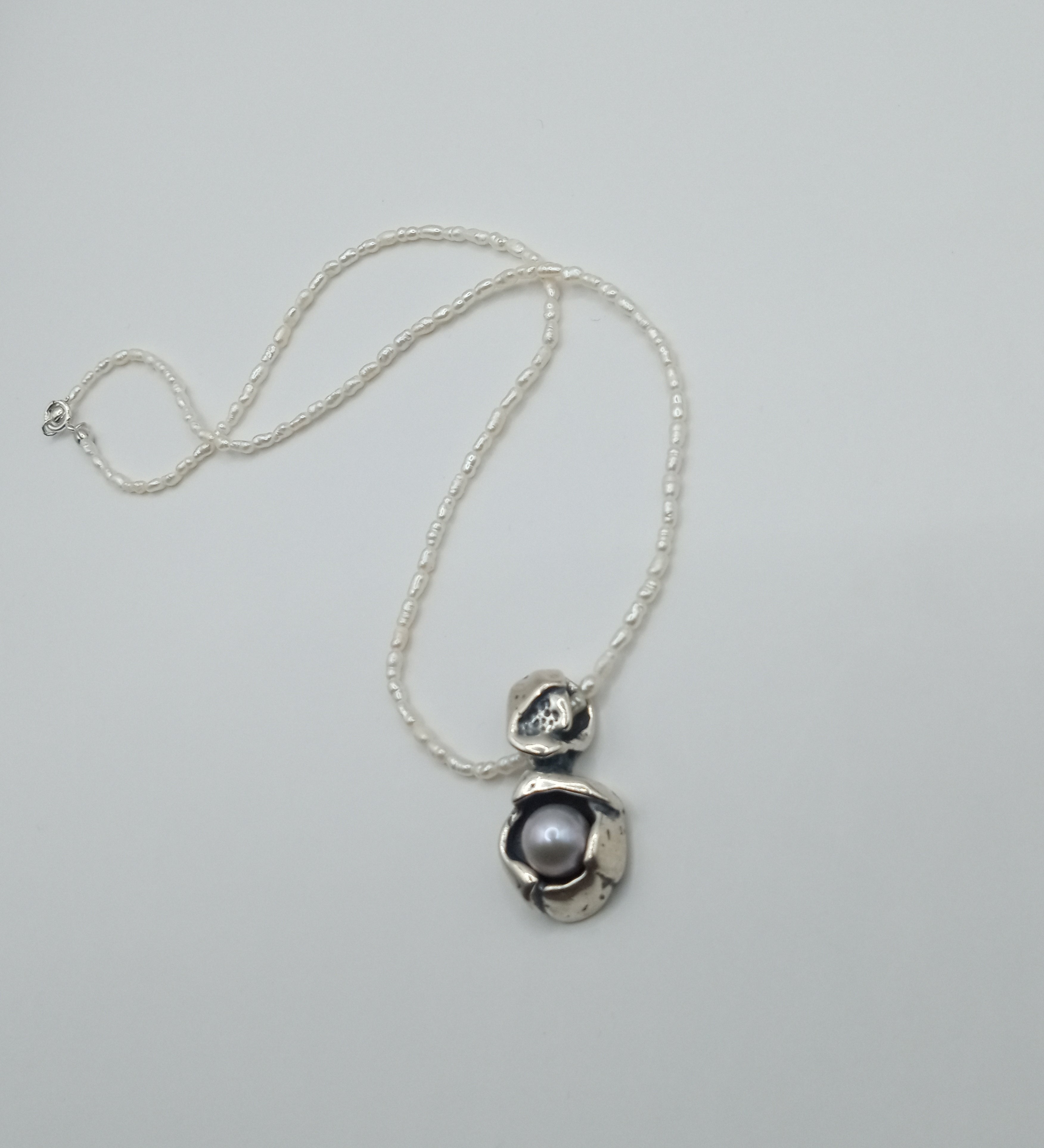 Antique Pe design inspired platinum gray natural pearl silver pendant