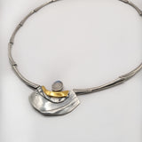 PERLi inspired design choker