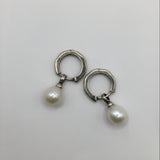 Queen's tears design earrings