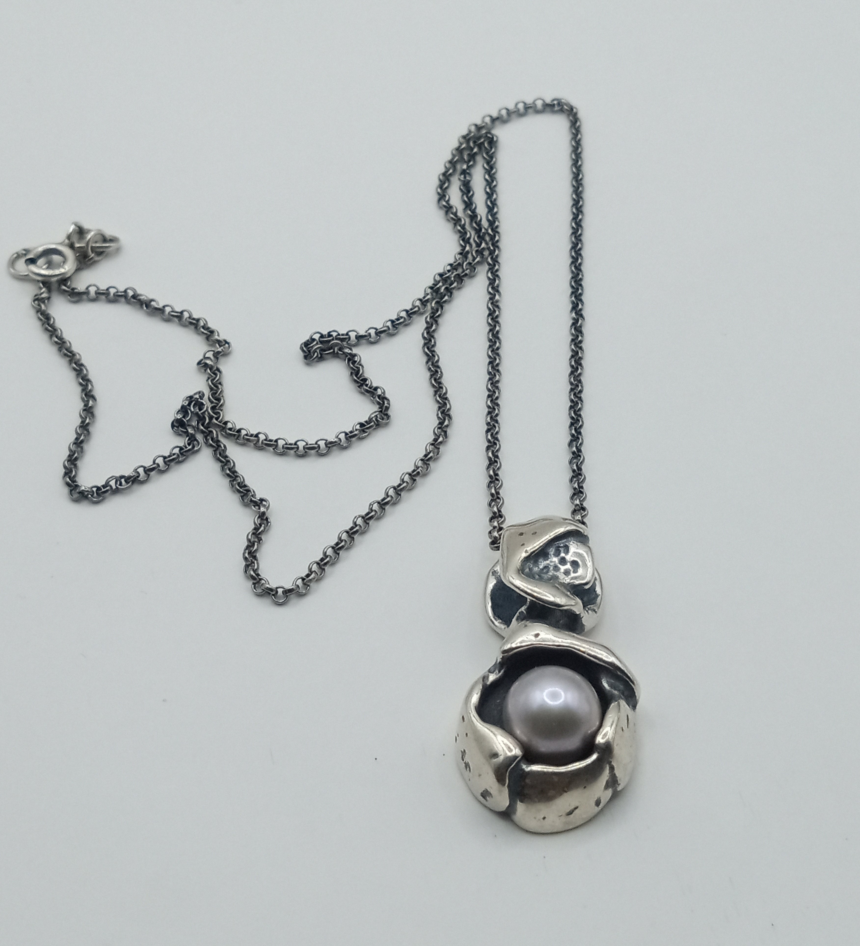Antique Pe design inspired platinum gray natural pearl silver pendant